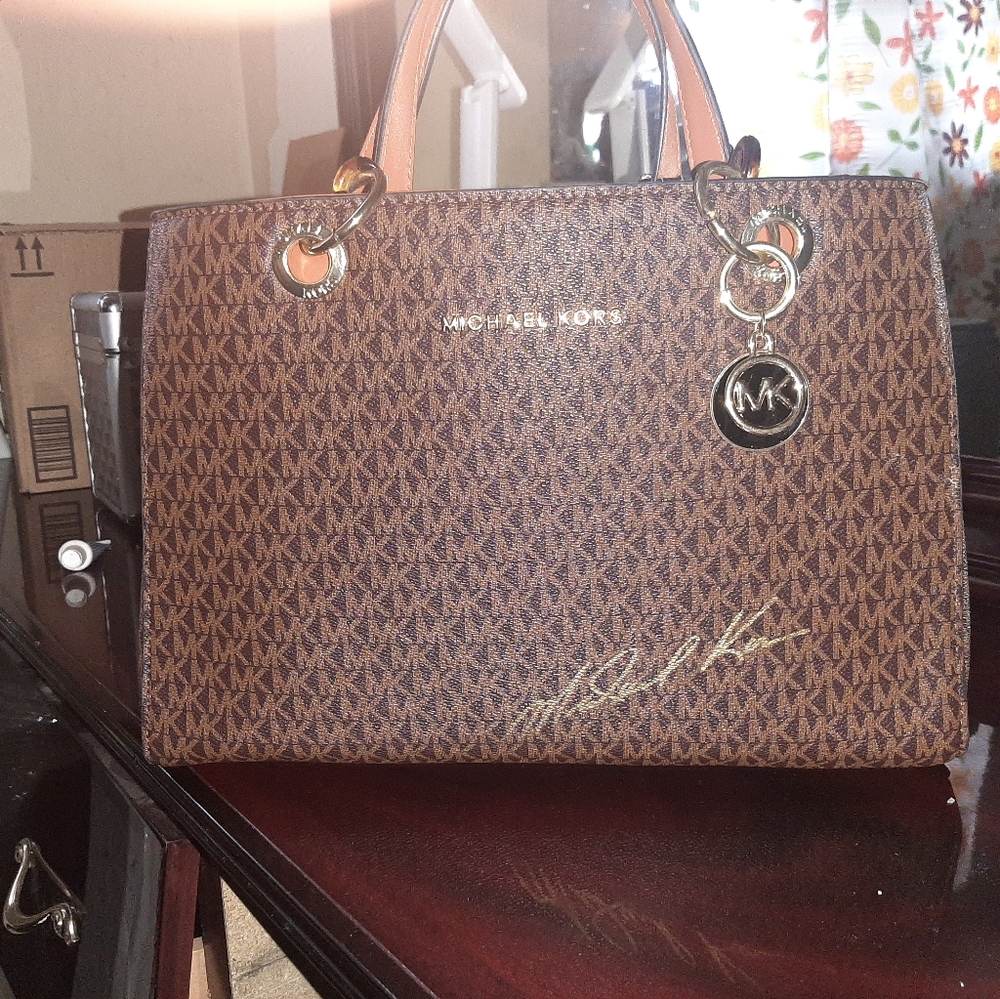 Michael Kors Handbag Cynthia Signature